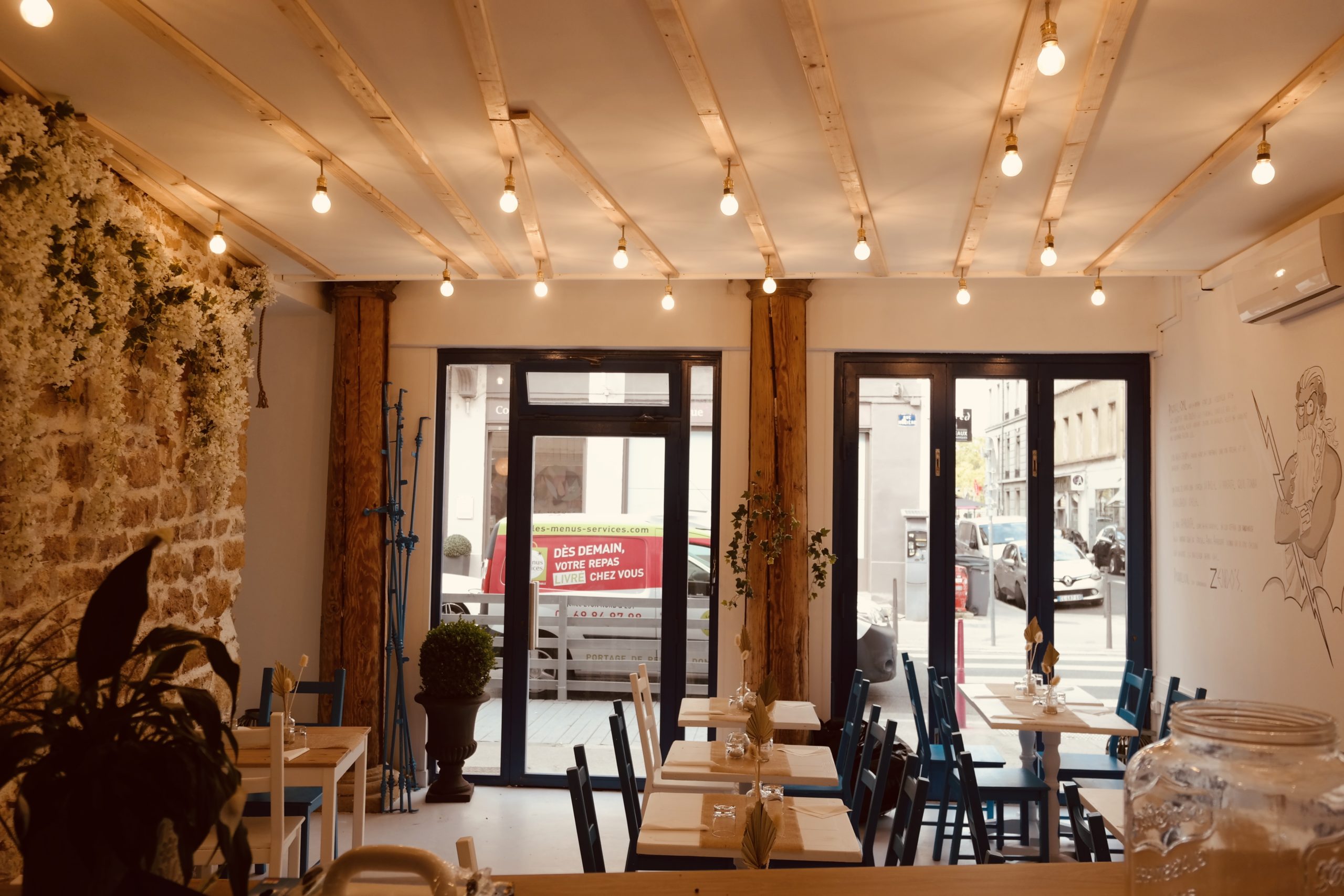 Restaurant grec, aménagement intérieur professionnel, décoration, réalisation, Pauline Rudolf, Architecte d'intérieur, région de Lyon