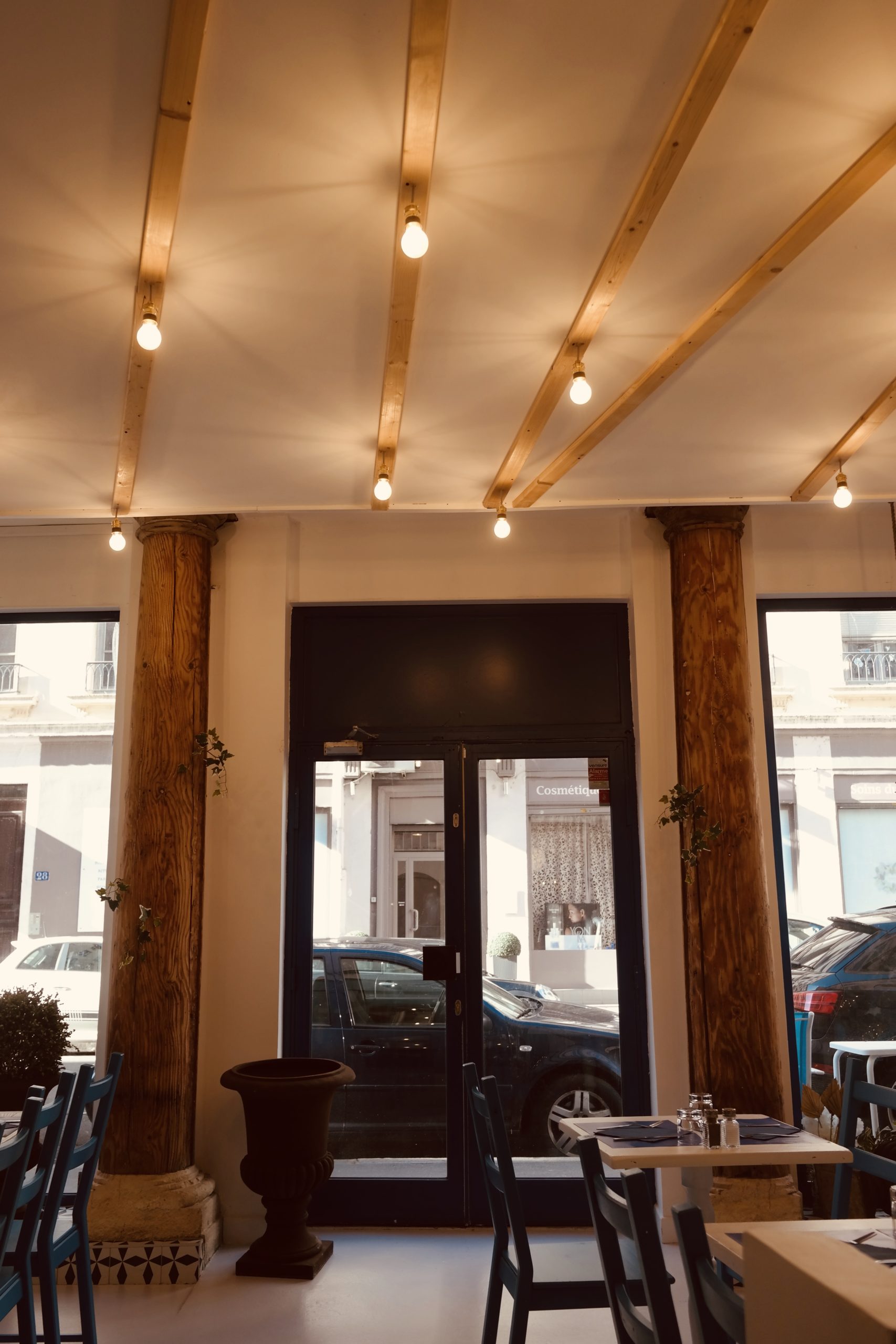 Restaurant grec, aménagement intérieur professionnel, décoration, réalisation, Pauline Rudolf, Architecte d'intérieur, région de Lyon